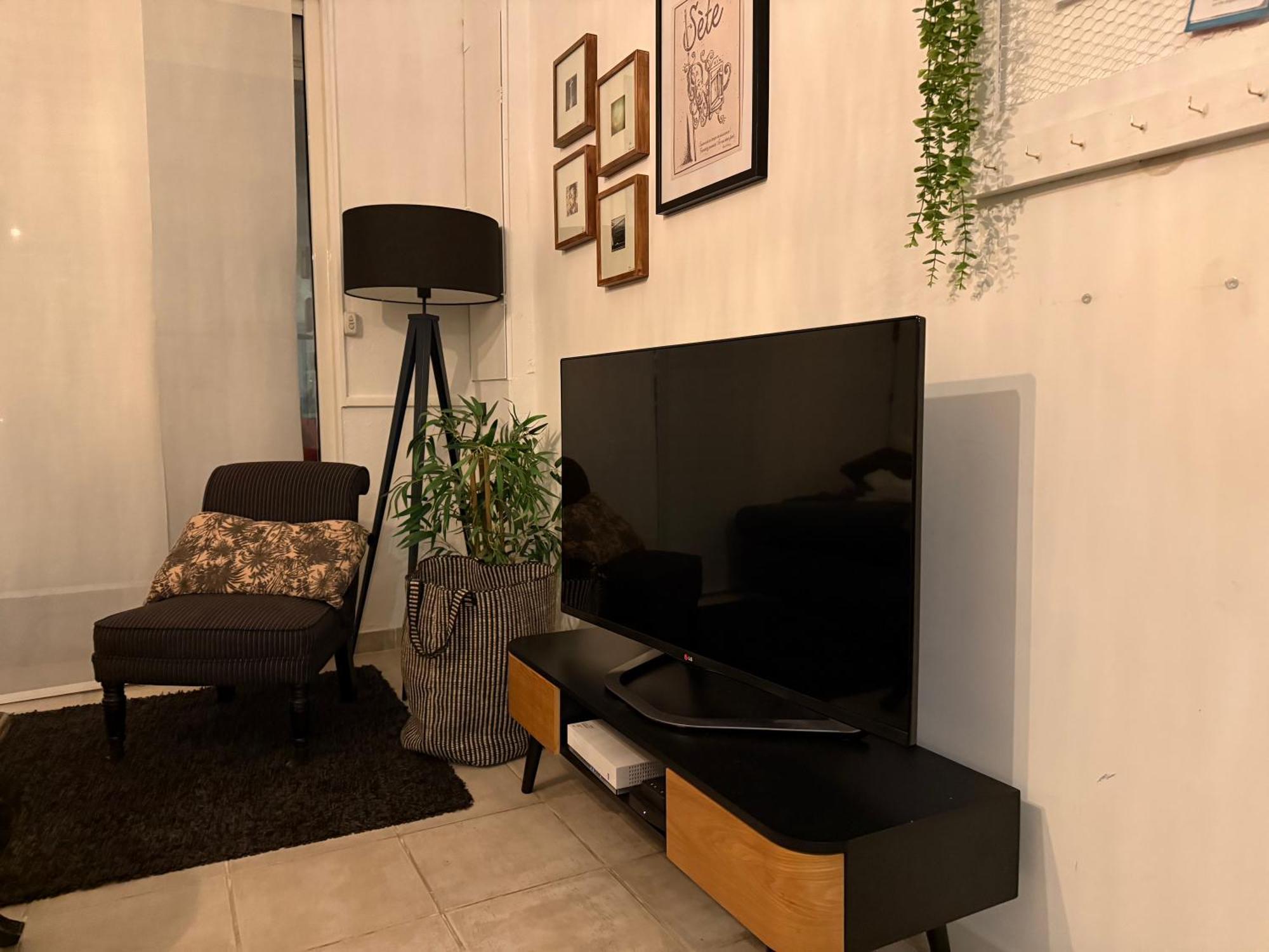 Le J&J Appartement Spacieux Climatise En Centre Ville سُت المظهر الخارجي الصورة